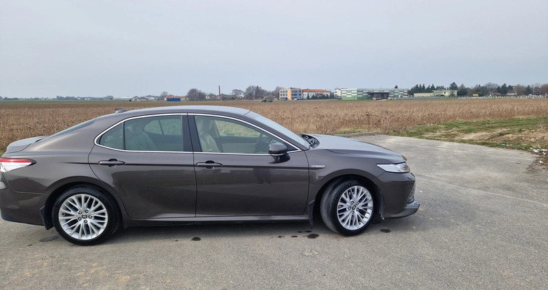 Toyota Camry cena 126000 przebieg: 64500, rok produkcji 2020 z Zdzieszowice małe 352